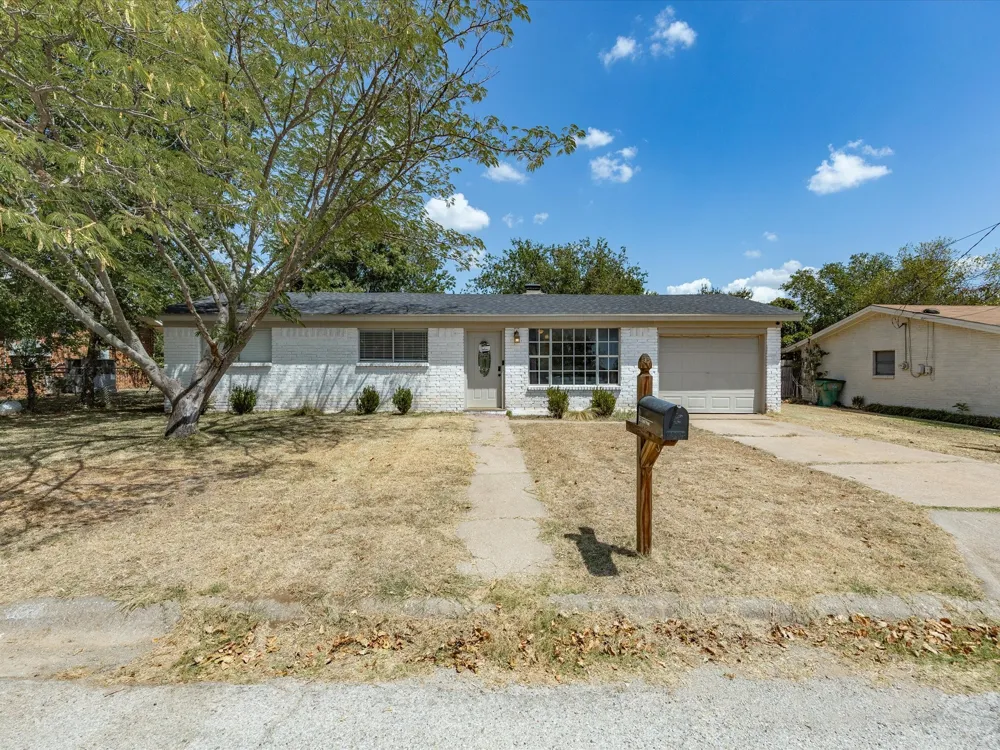 321 E Pine Street Jacksboro, TX 76458