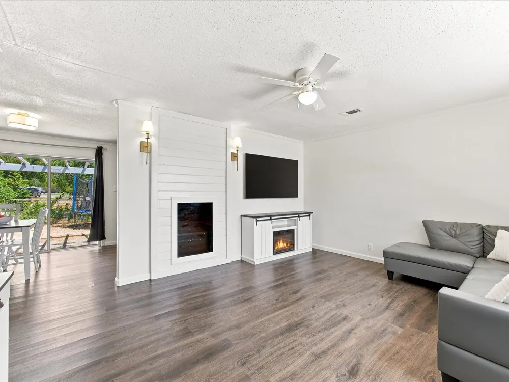 321 E Pine Street Jacksboro, TX 76458