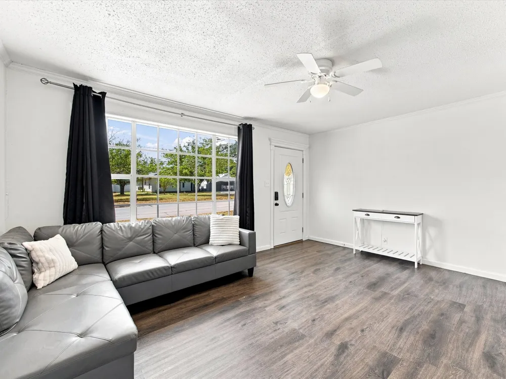 321 E Pine Street Jacksboro, TX 76458