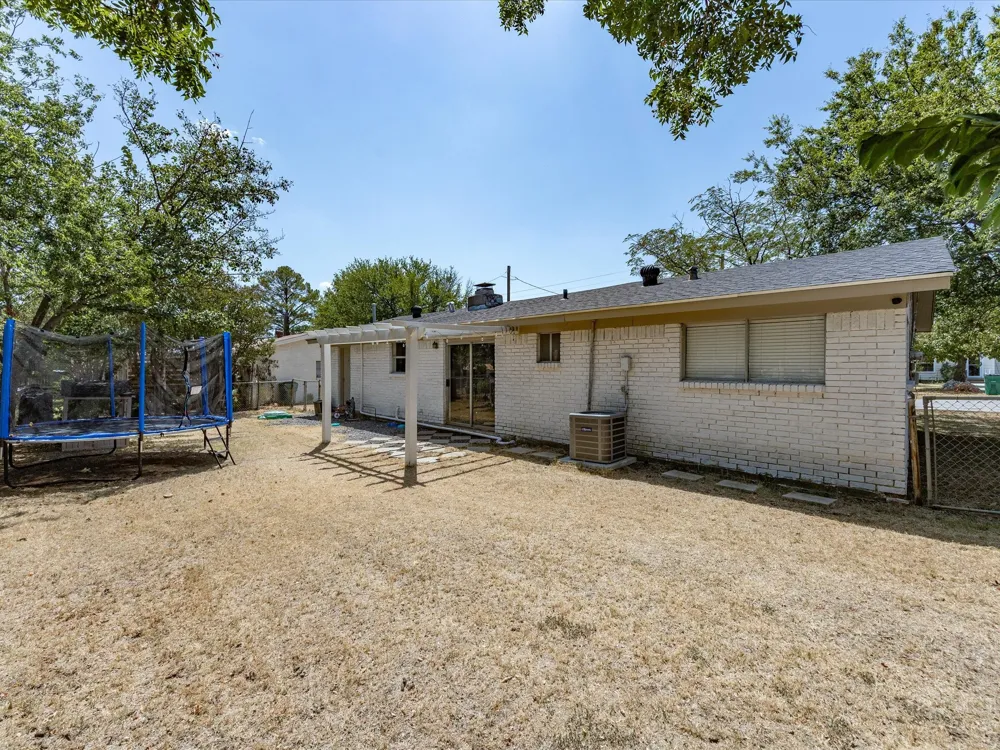 321 E Pine Street Jacksboro, TX 76458