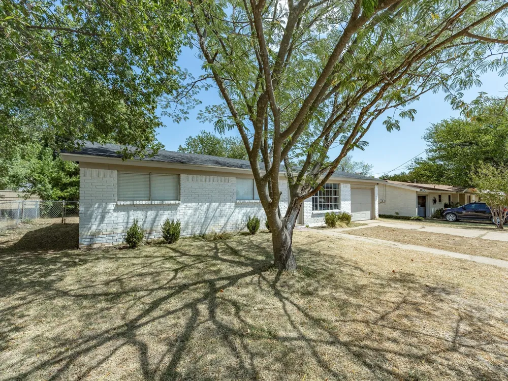 321 E Pine Street Jacksboro, TX 76458