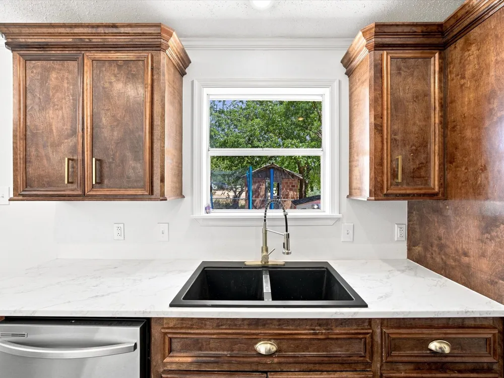321 E Pine Street Jacksboro, TX 76458