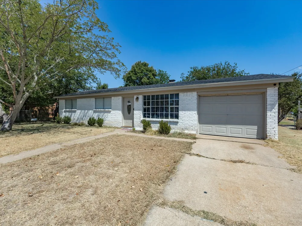 321 E Pine Street Jacksboro, TX 76458