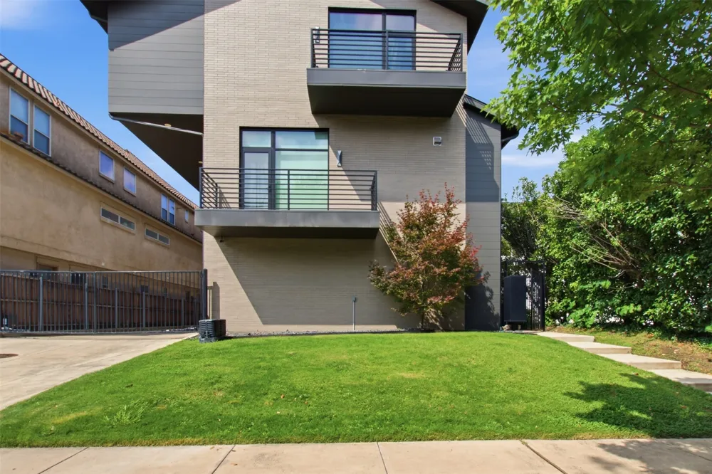 3541 Kalterra Dallas, TX 75219