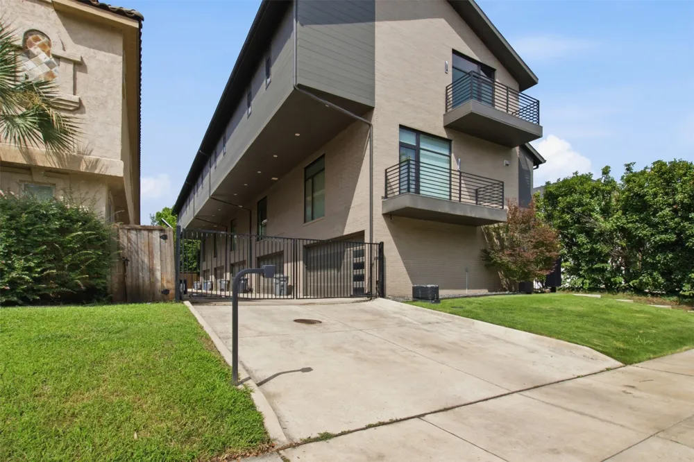 3541 Kalterra Dallas, TX 75219