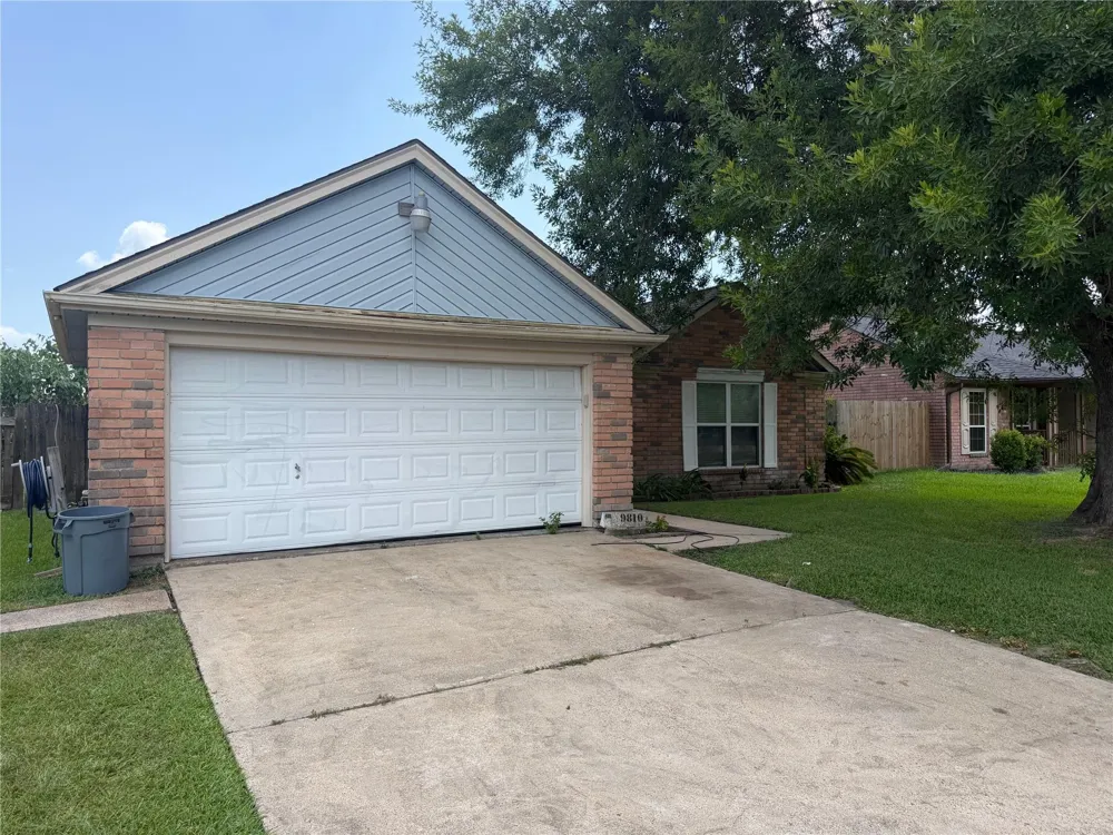 9810 Brookview Drive La Porte, TX 77571