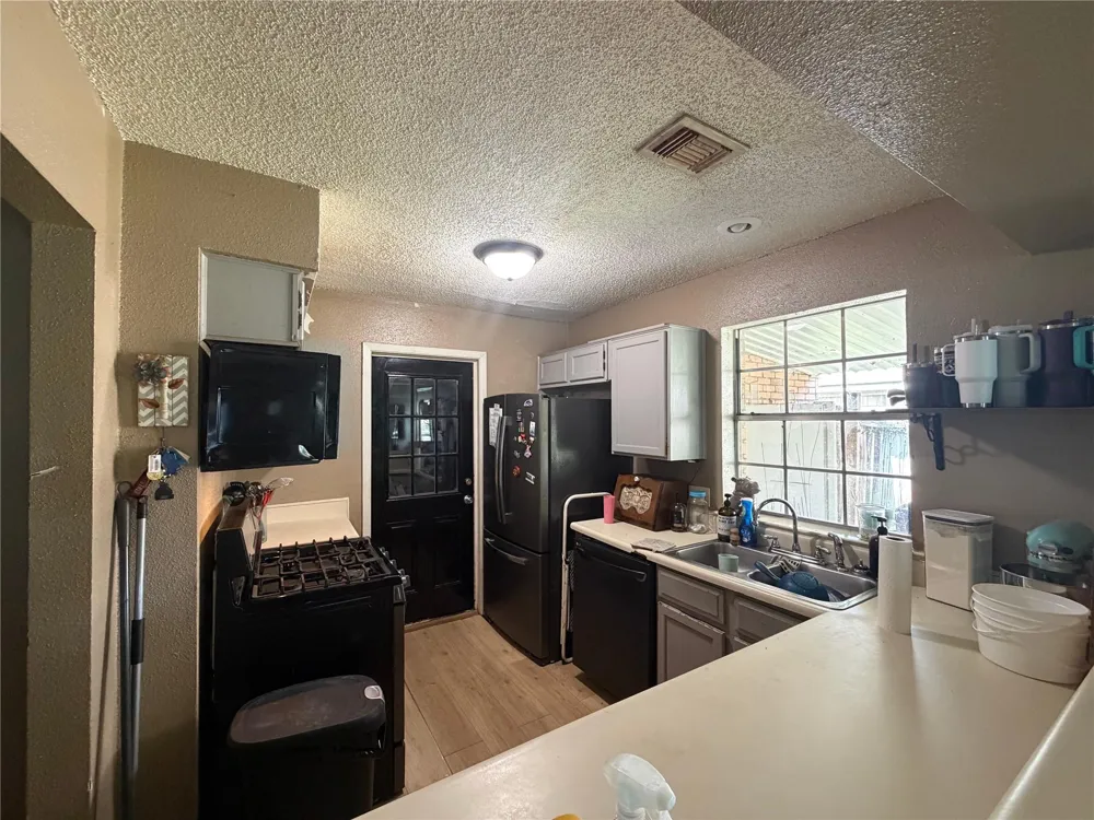 9810 Brookview Drive La Porte, TX 77571