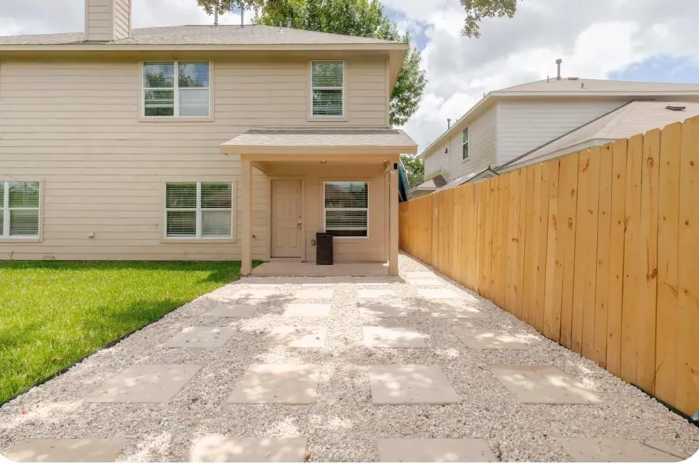8034 Fountain Street Houston, TX 77051
