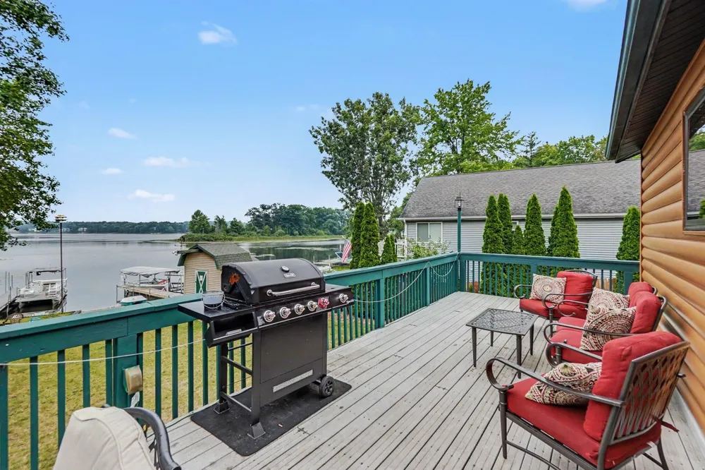 8215 S Island View Drive Newaygo, MI 49337