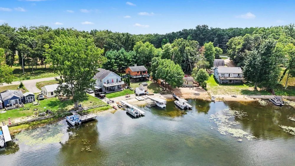 8215 S Island View Drive Newaygo, MI 49337