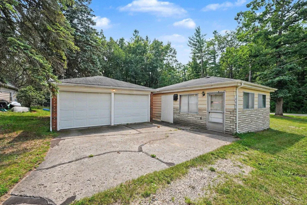 403 Apple Blossom Avenue Denton Township, MI 48651