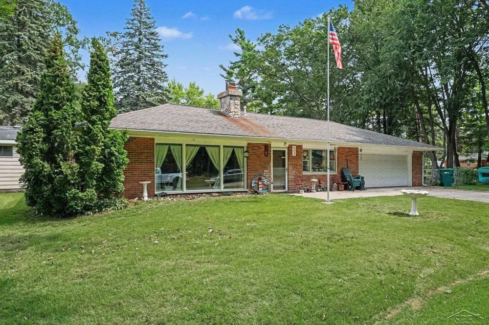 403 Apple Blossom Avenue Denton Township, MI 48651