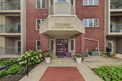 32 11th Avenue S #215