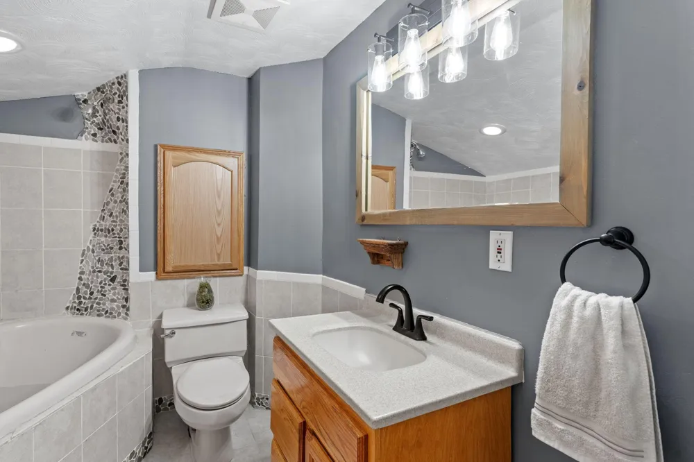 274 Quinlan Avenue Lakeland, MN 55043