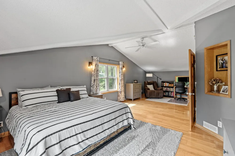 274 Quinlan Avenue Lakeland, MN 55043