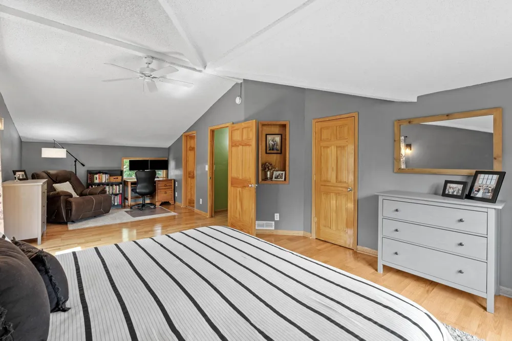 274 Quinlan Avenue Lakeland, MN 55043