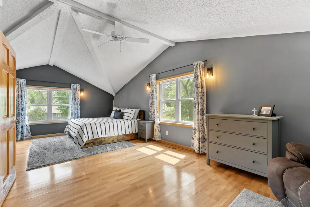 274 Quinlan Avenue Lakeland, MN 55043