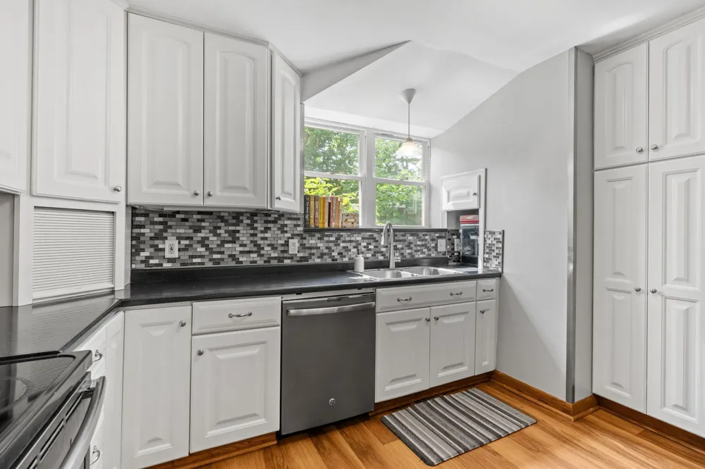 274 Quinlan Avenue Lakeland, MN 55043
