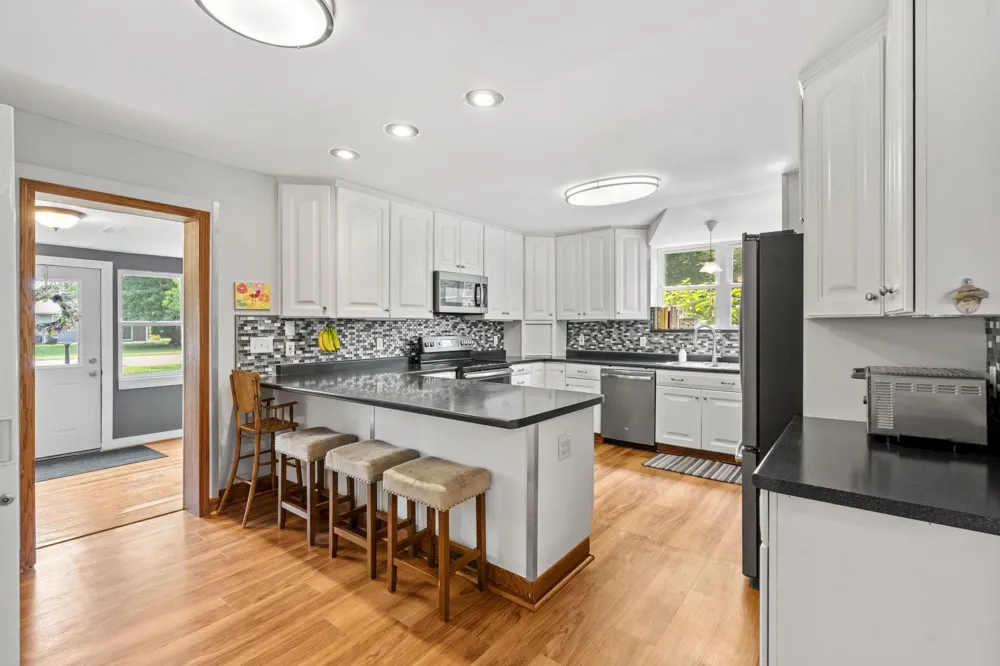 274 Quinlan Avenue Lakeland, MN 55043