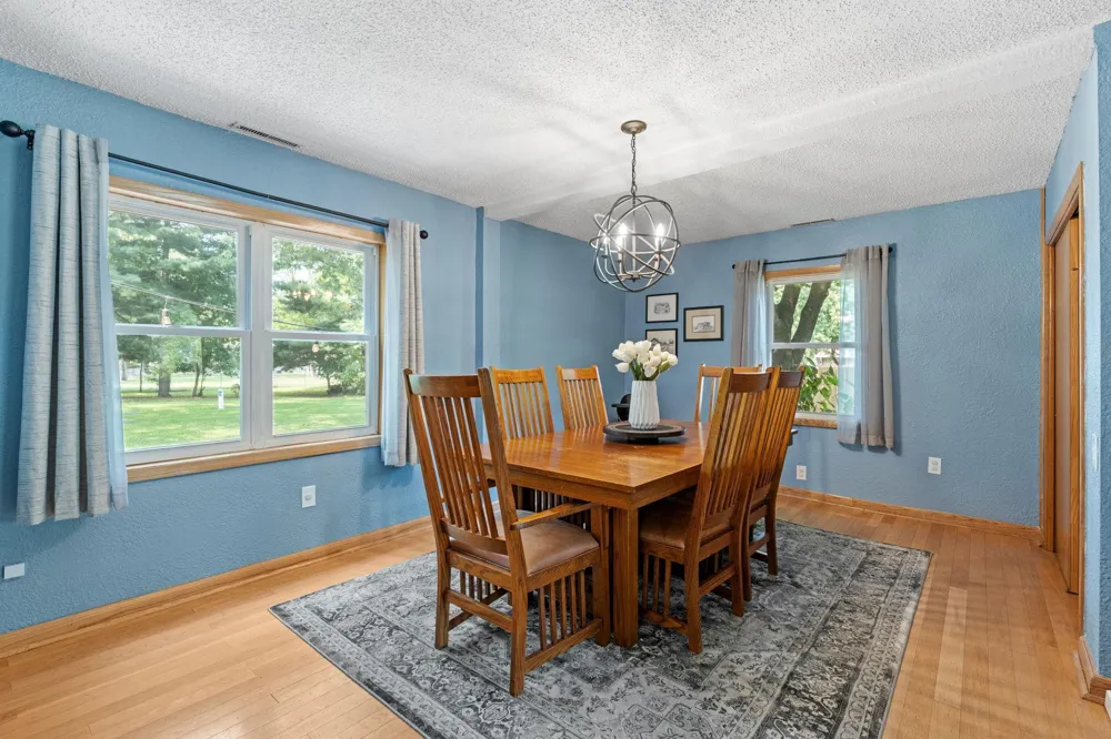 274 Quinlan Avenue Lakeland, MN 55043