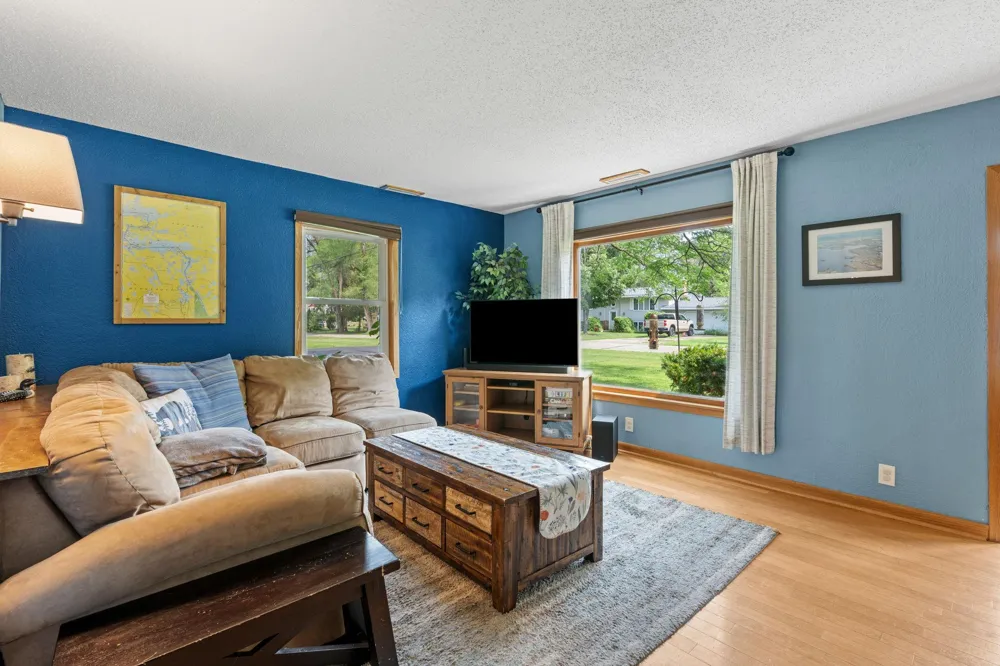 274 Quinlan Avenue Lakeland, MN 55043