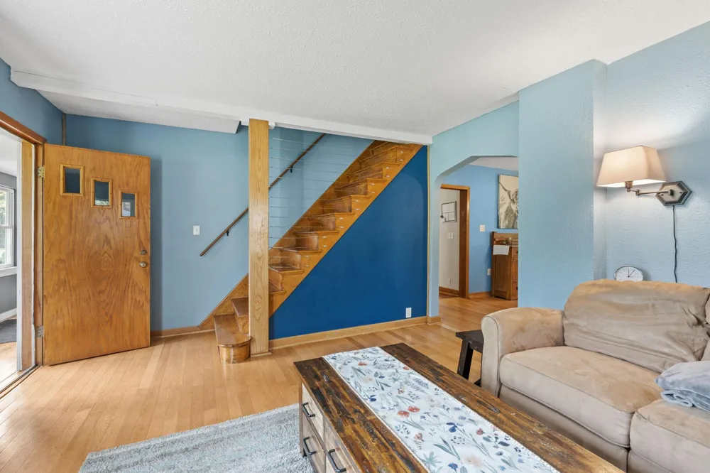 274 Quinlan Avenue Lakeland, MN 55043