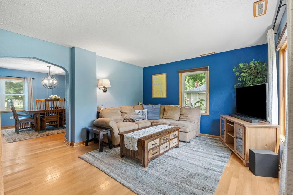 274 Quinlan Avenue Lakeland, MN 55043