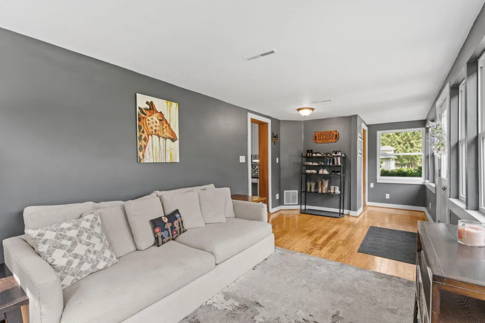 274 Quinlan Avenue Lakeland, MN 55043