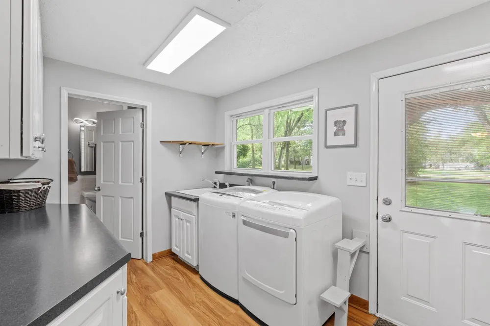 274 Quinlan Avenue Lakeland, MN 55043
