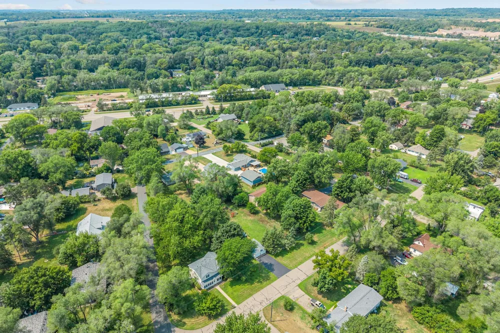 274 Quinlan Avenue Lakeland, MN 55043