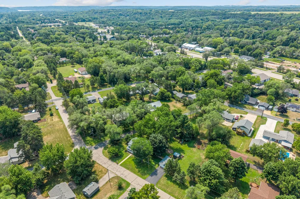274 Quinlan Avenue Lakeland, MN 55043