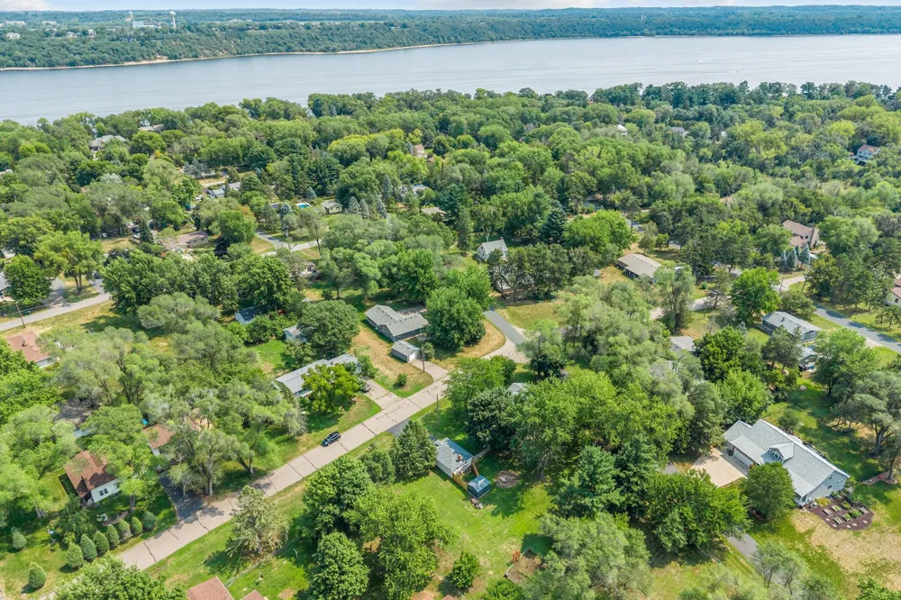 274 Quinlan Avenue Lakeland, MN 55043