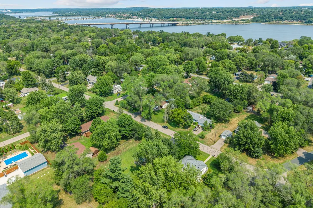 274 Quinlan Avenue Lakeland, MN 55043