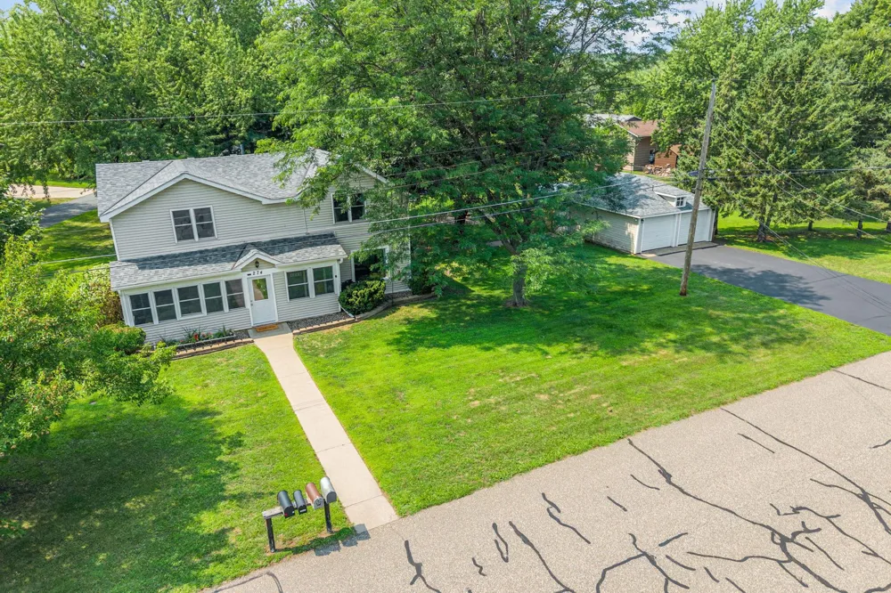 274 Quinlan Avenue Lakeland, MN 55043