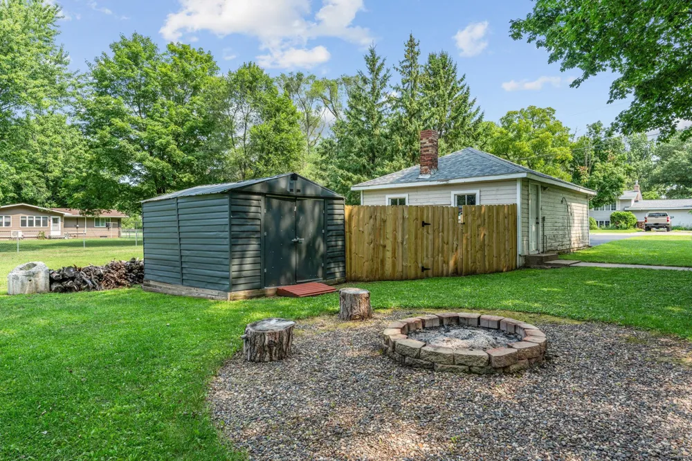 274 Quinlan Avenue Lakeland, MN 55043