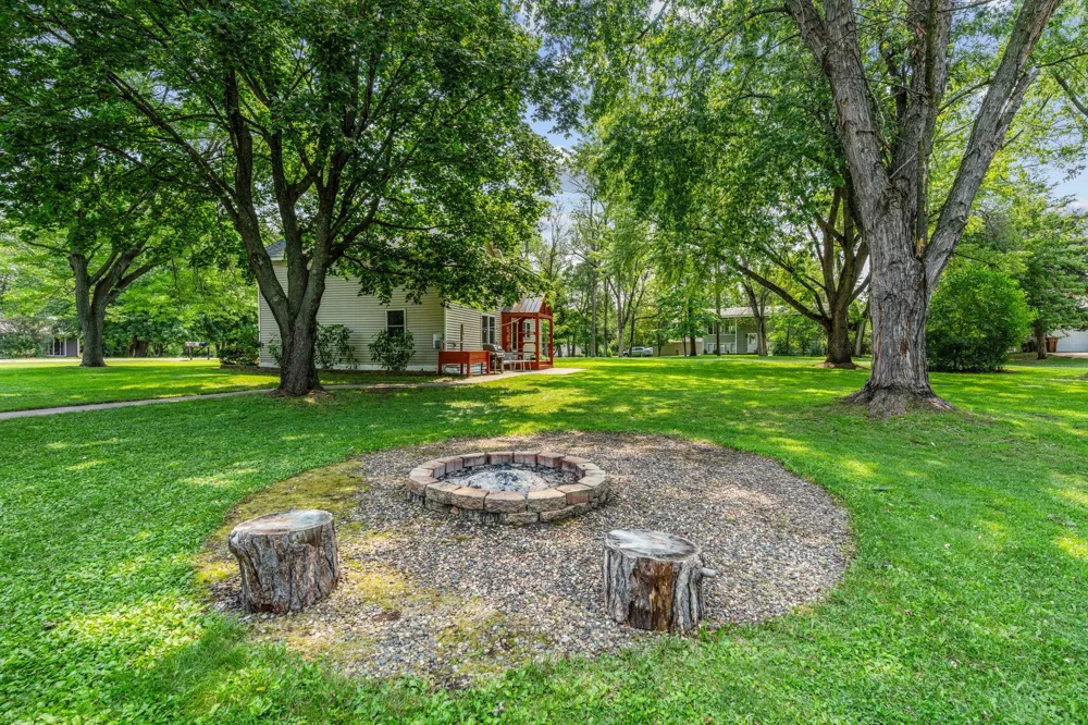 274 Quinlan Avenue Lakeland, MN 55043
