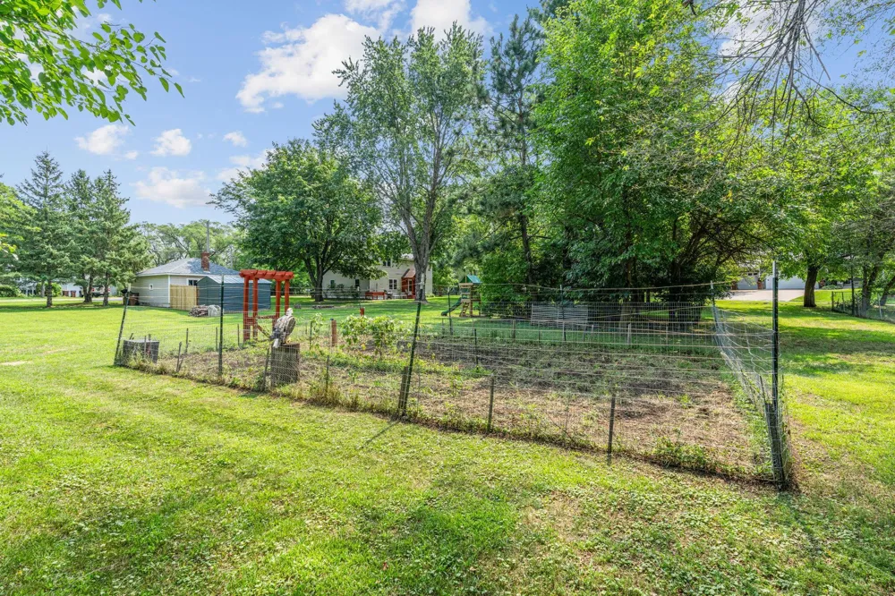 274 Quinlan Avenue Lakeland, MN 55043