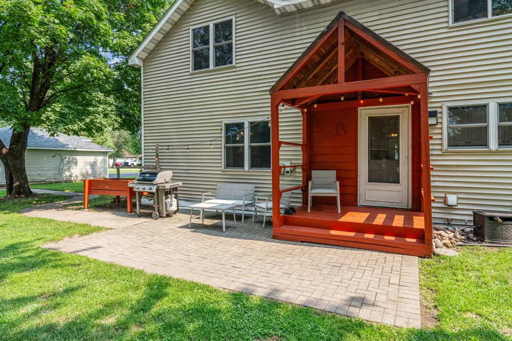 274 Quinlan Avenue Lakeland, MN 55043