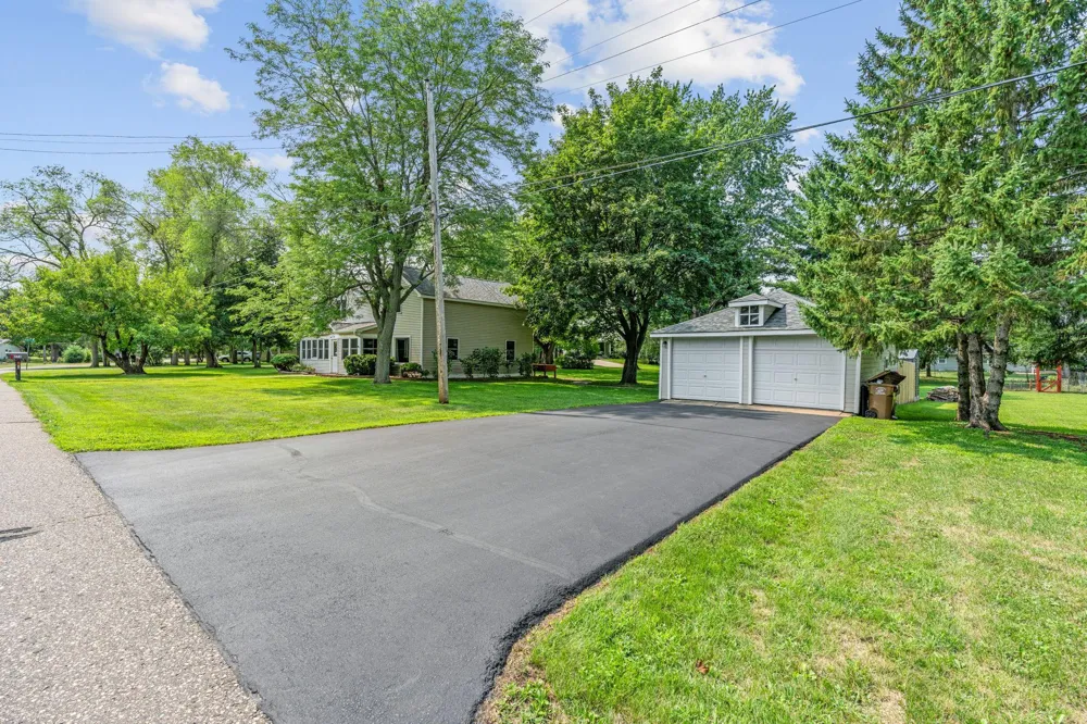 274 Quinlan Avenue Lakeland, MN 55043
