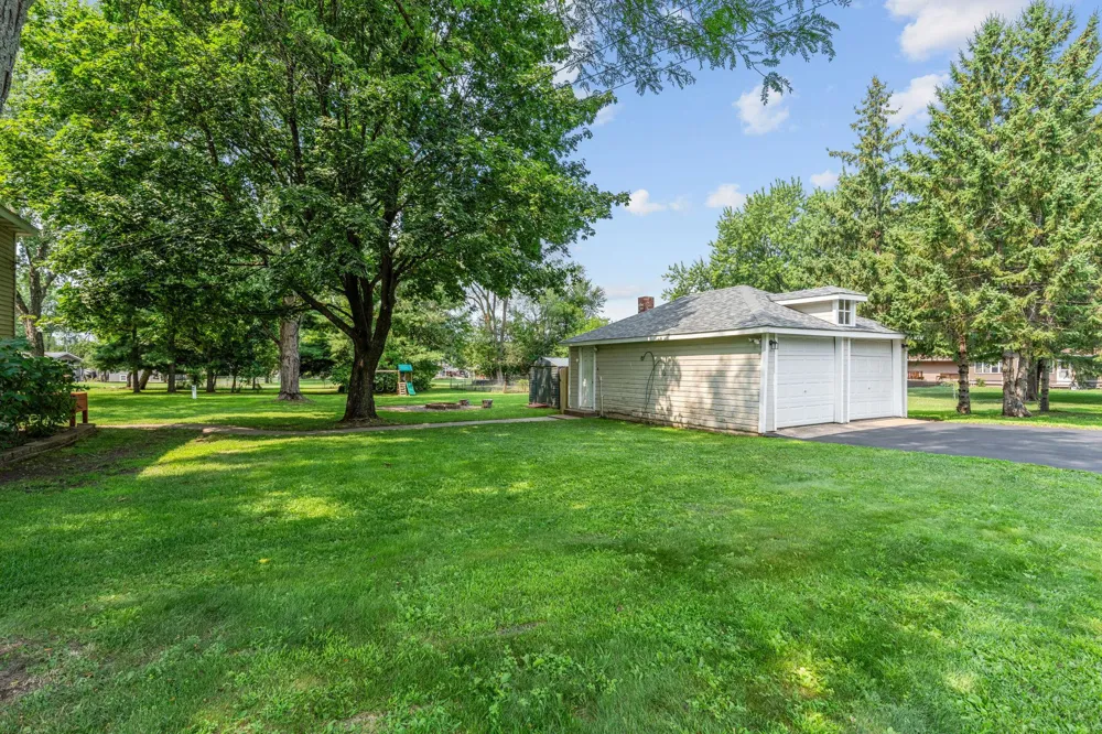 274 Quinlan Avenue Lakeland, MN 55043