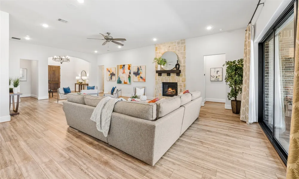 2700 Castlebridge The Colony, TX 75056