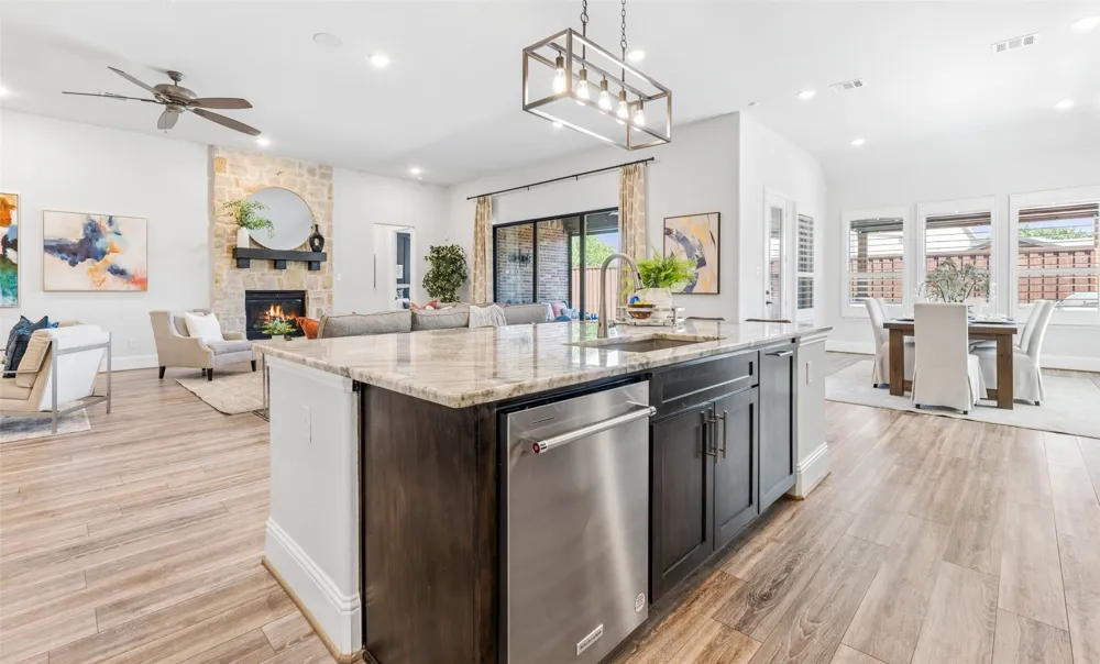 2700 Castlebridge The Colony, TX 75056