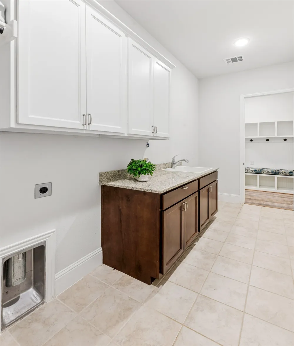 2700 Castlebridge The Colony, TX 75056