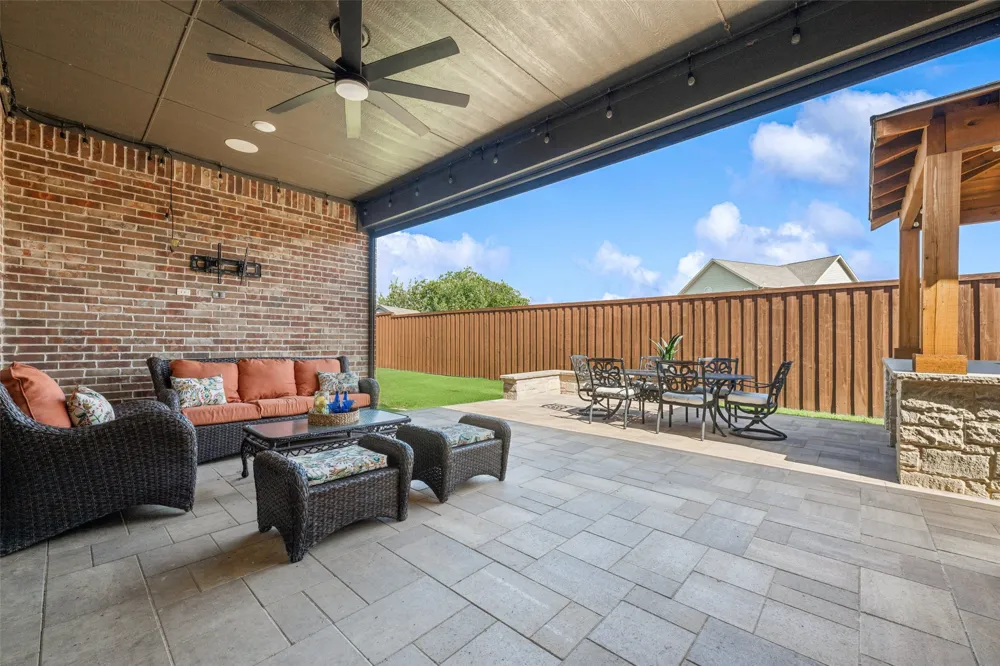 2700 Castlebridge The Colony, TX 75056
