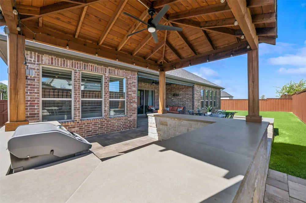 2700 Castlebridge The Colony, TX 75056