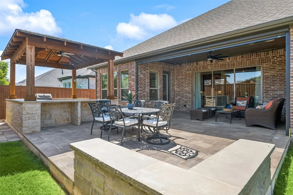 2700 Castlebridge The Colony, TX 75056