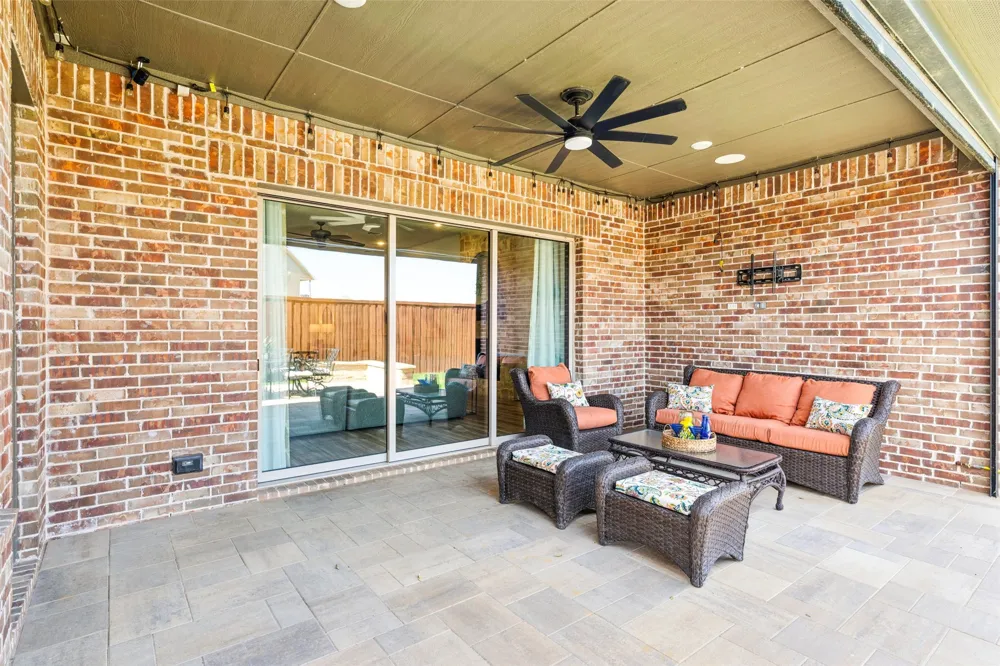 2700 Castlebridge The Colony, TX 75056