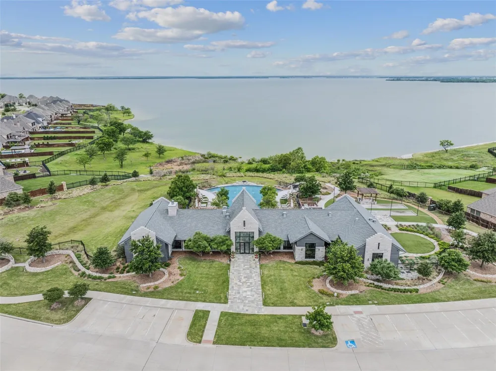 2700 Castlebridge The Colony, TX 75056