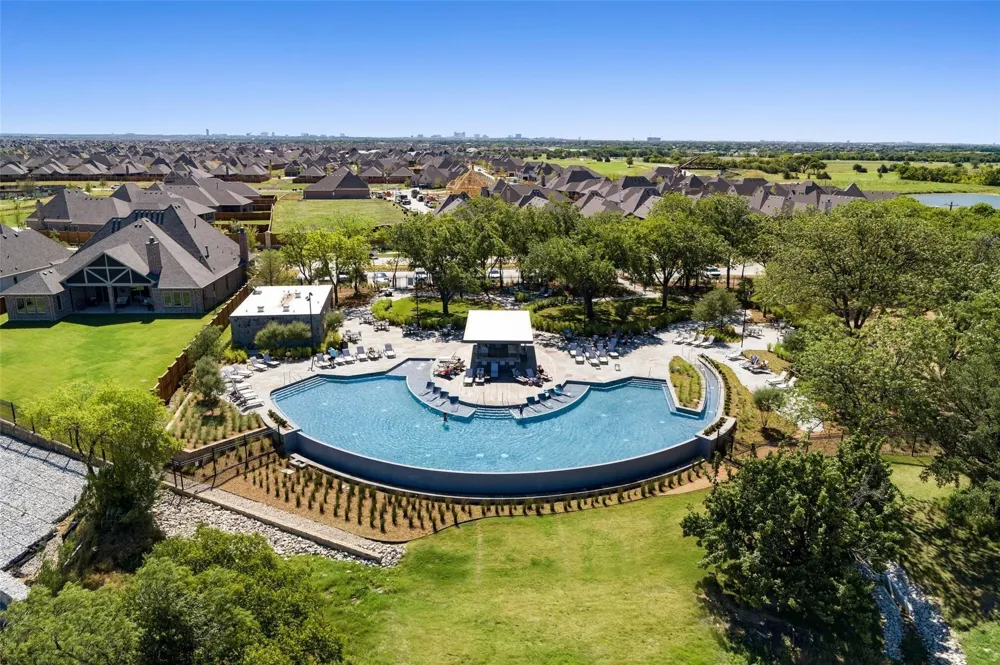 2700 Castlebridge The Colony, TX 75056