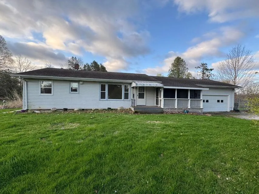 3334 W Glendora Road Three Oaks, MI 49128